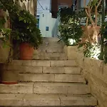 Apollo בית הארחה קאבוס