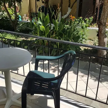 Apollo Pensión 3*