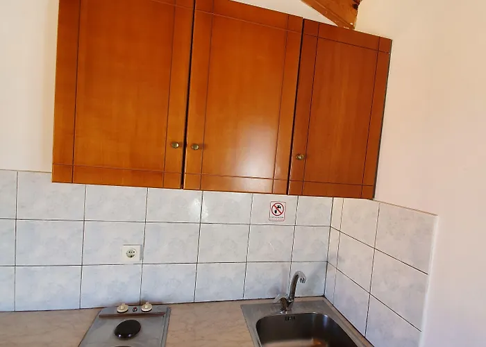 Apollo Πανσιόν 3*