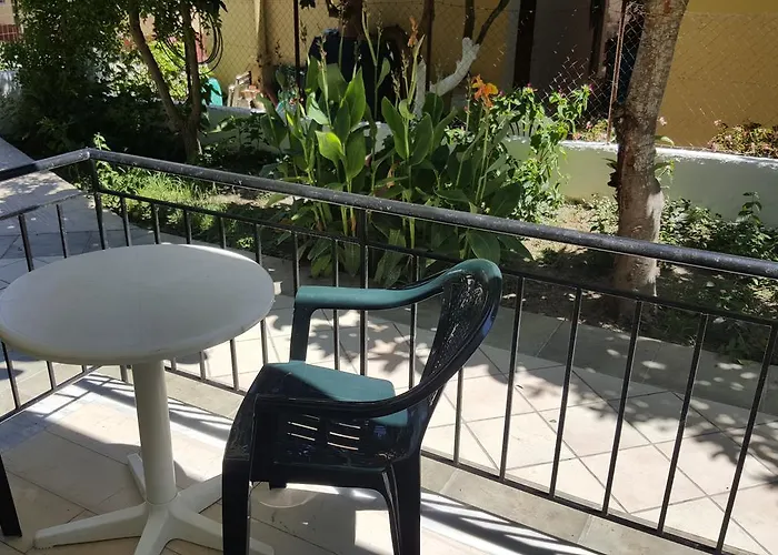 Apollo Πανσιόν 3*